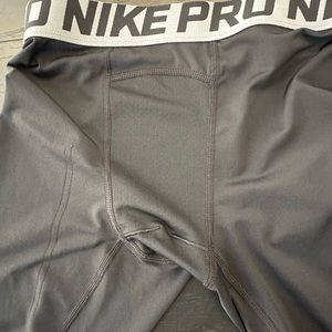 Nike Pro black Leggings. 3/4 length. Boys Youth large.